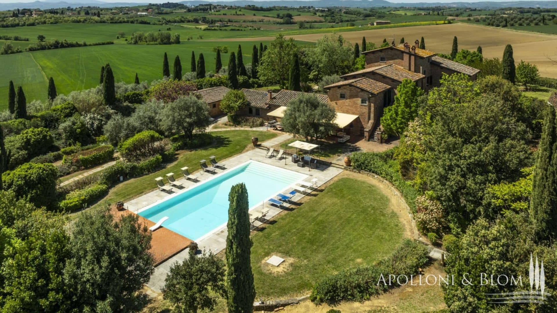 Country House/Farmhouse For Sale