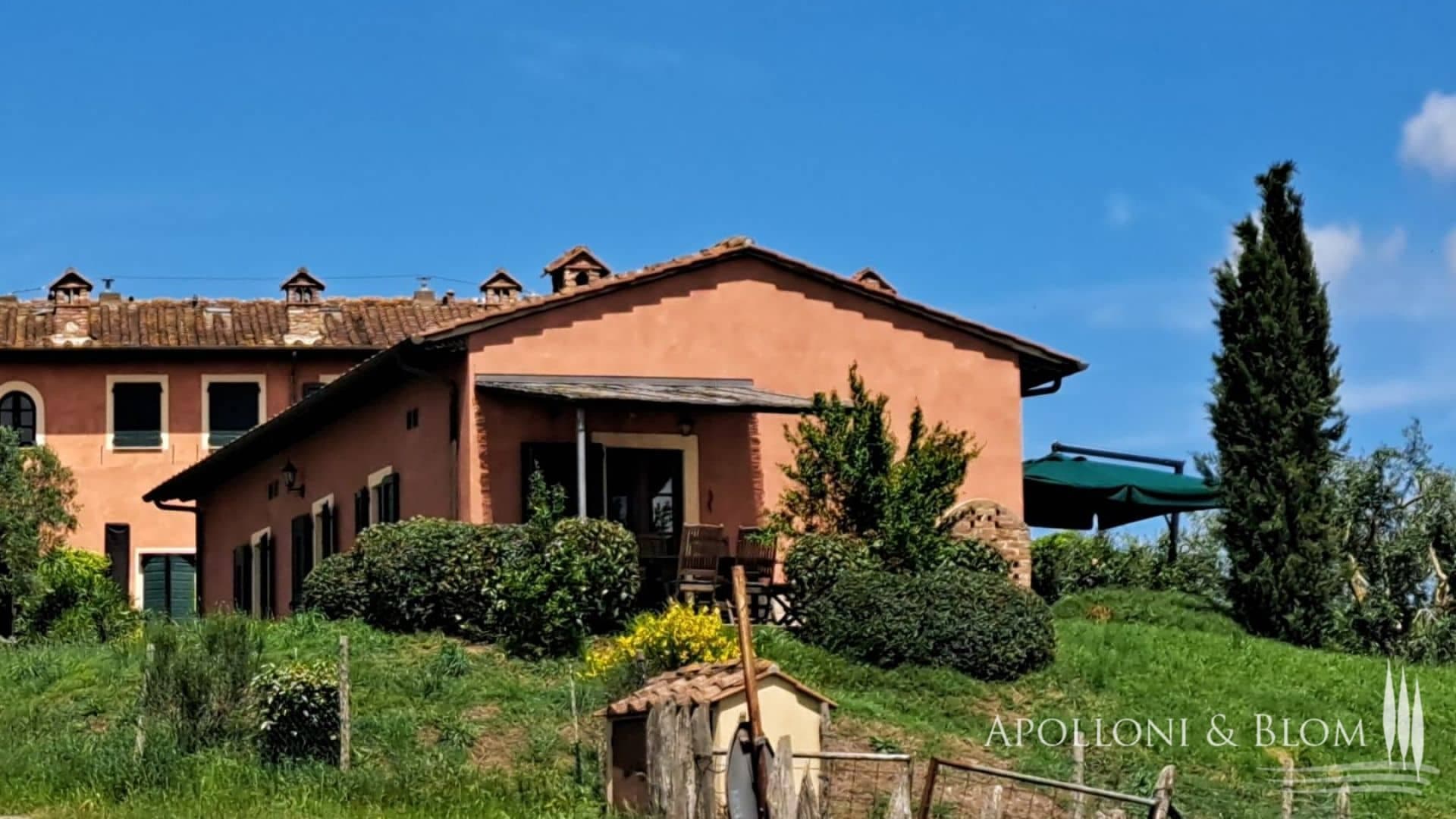 Detached House For Sale