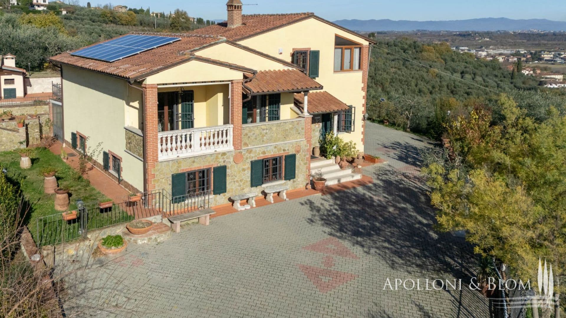 Elegant villa with views of Cortona, solar energy - Valdichiana