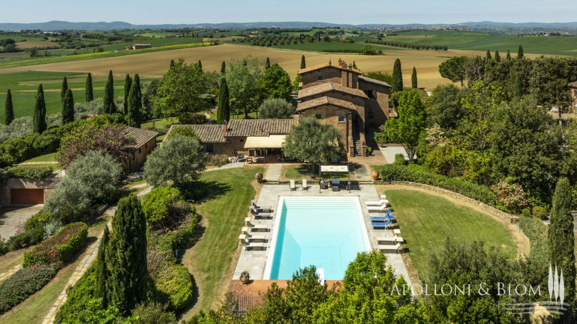 XVII-century Tuscan Manor with pool, spa, guest houses – Cortona