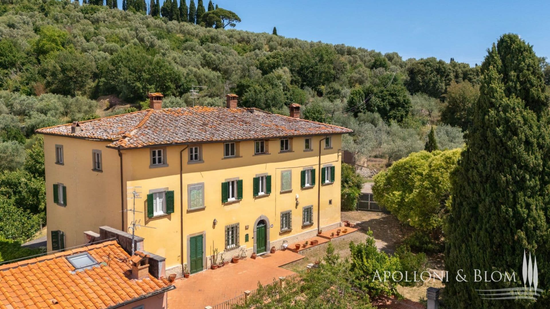 Prestigious Historic Villa near Arezzo – Tuscany